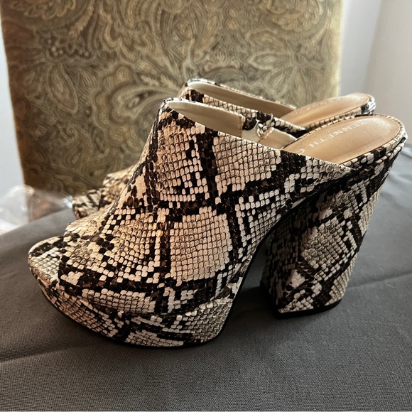 Kenneth Cole NY Snakeskin Platform Heels - Picture 2 of 6
